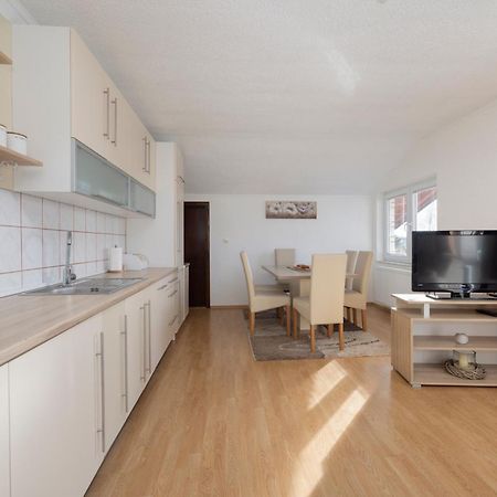 Apartman Rados Apartment Купрес Екстериор снимка