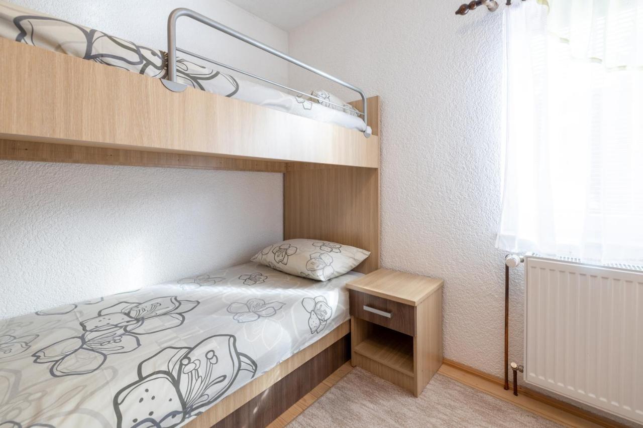 Apartman Rados Apartment Купрес Екстериор снимка