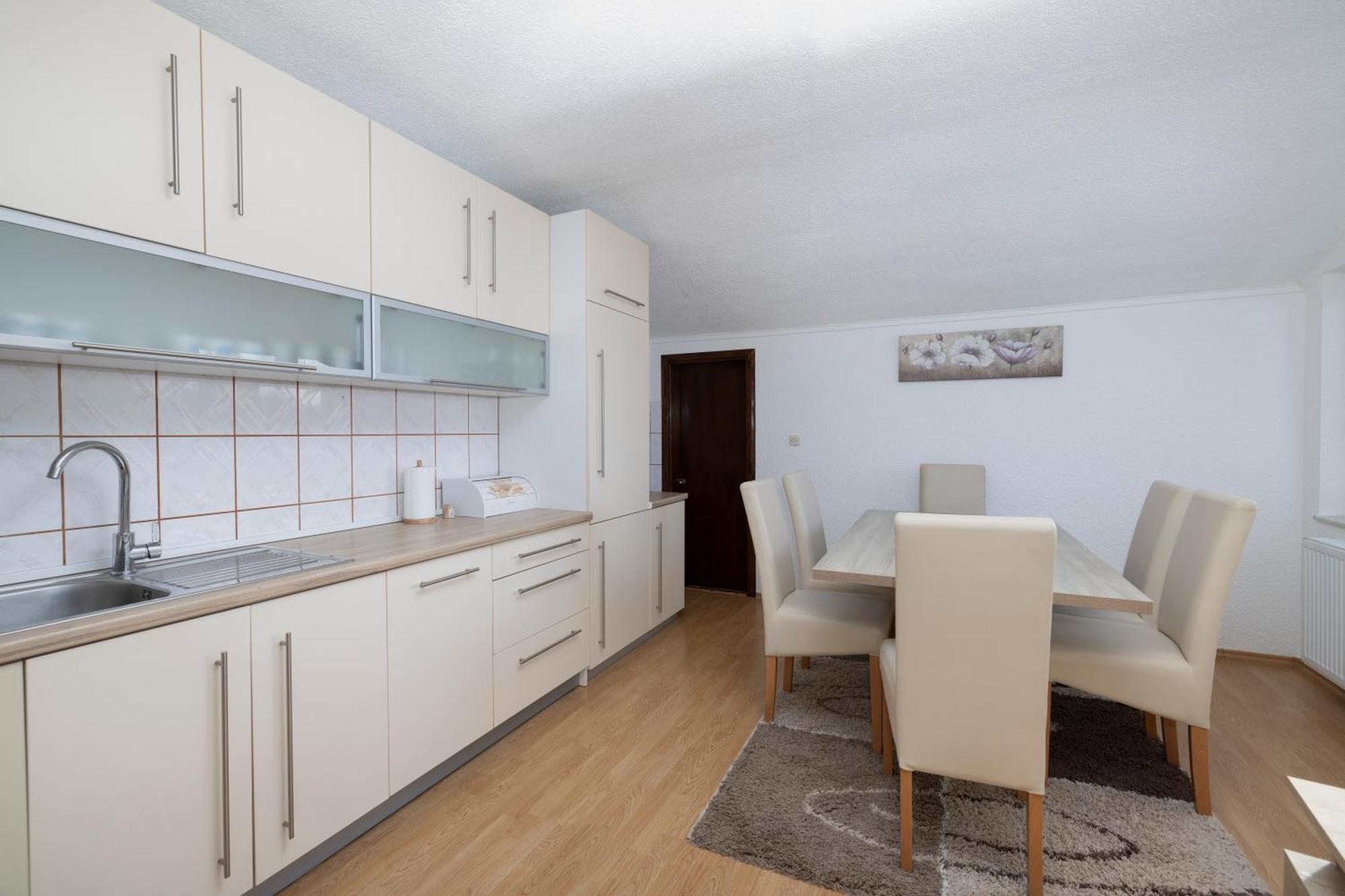 Apartman Rados Apartment Купрес Екстериор снимка